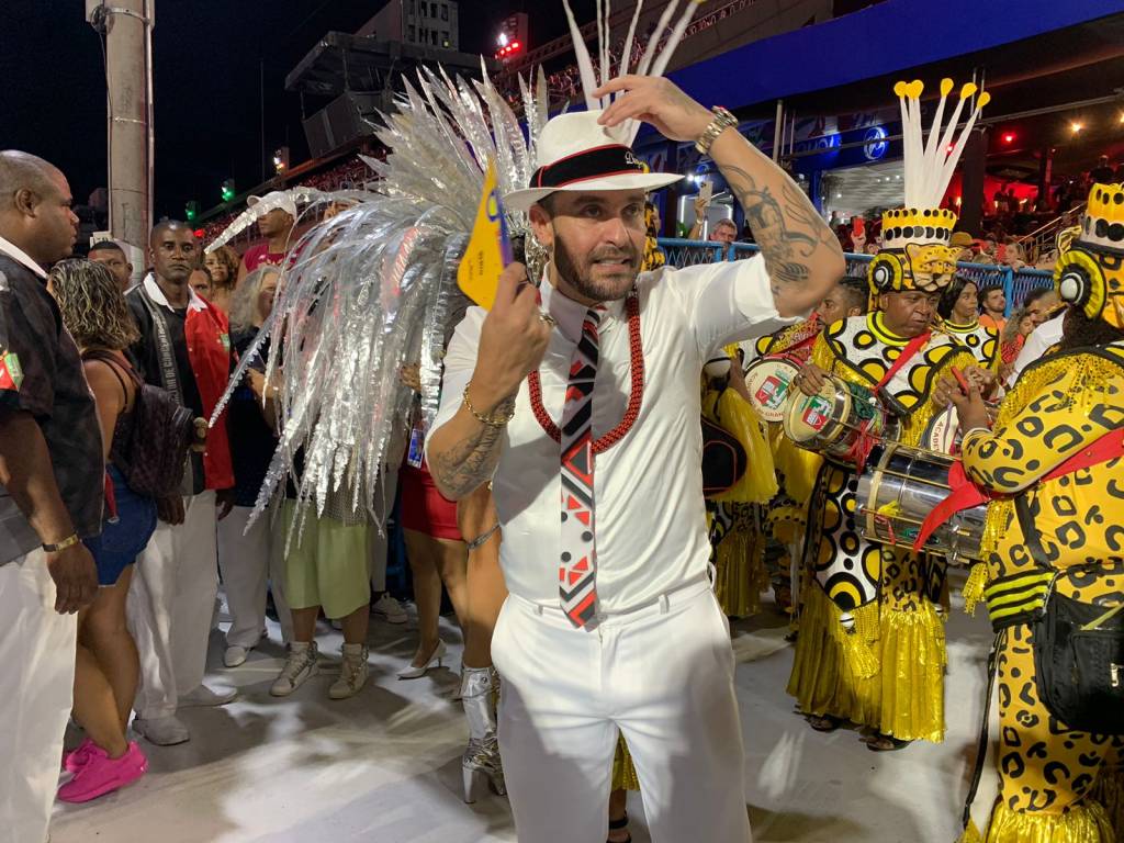 Diogo Nogueira vira muso sem querer