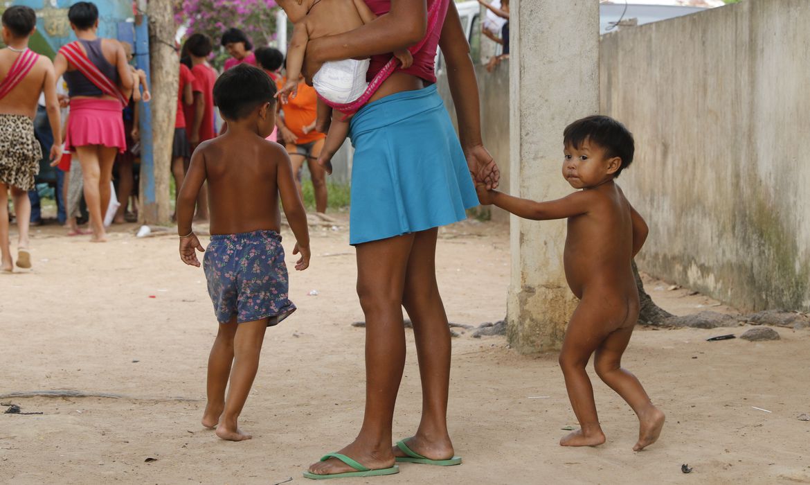 Crianças ianomâmi -