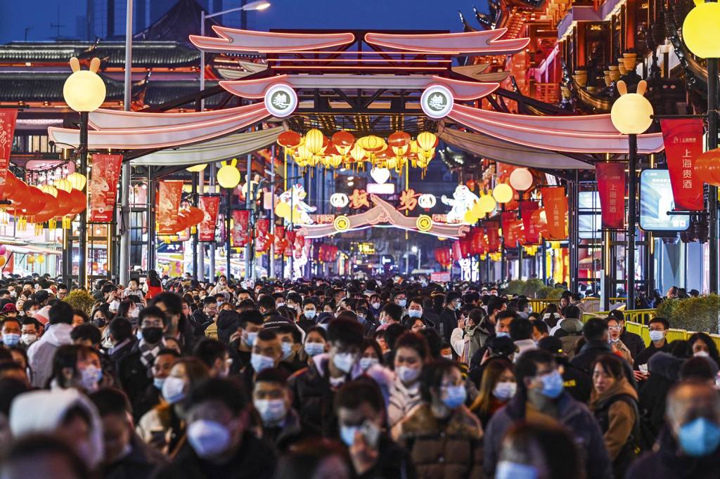 000_338K4WJ.jpg AJUNTAMENTO - Xangai: ruas lotadas de moradores e de turistas na retomada dos festivais e da vida noturna