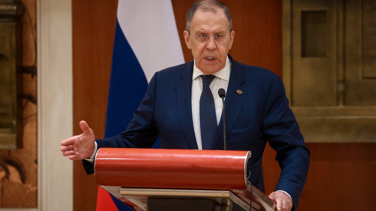 Russian Foreign Minister Sergei Lavrov gives a press conference during the G20 foreign ministers' meeting in New Delhi on March 2, 2023. (Photo by Handout / RUSSIAN FOREIGN MINISTRY / AFP) / RESTRICTED TO EDITORIAL USE - MANDATORY CREDIT "AFP PHOTO / Russian Foreign Ministry / handout" - NO MARKETING NO ADVERTISING CAMPAIGNS - DISTRIBUTED AS A SERVICE TO CLIENTS