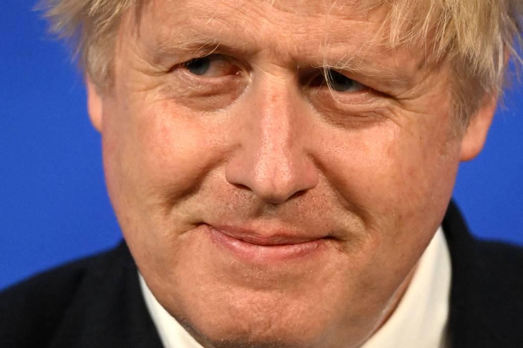 Boris Johnson nomeia próprio pai para o título de cavaleiro
