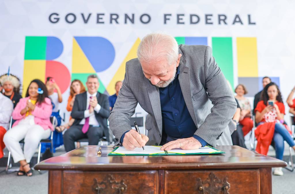 Piso de enfermagem preocupa setor privado e cria tensão na bolsa