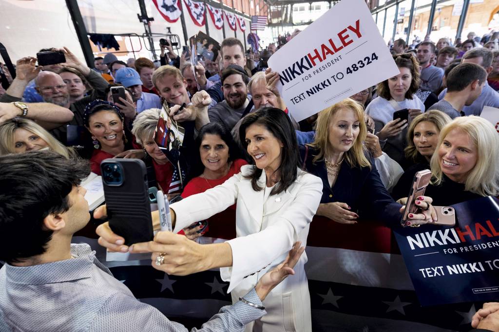 AP23056738234468.jpg FARPAS PARA QUE TE QUERO - A ex-governadora Nikki Haley: a estratégia é não entrar em confronto com Trump