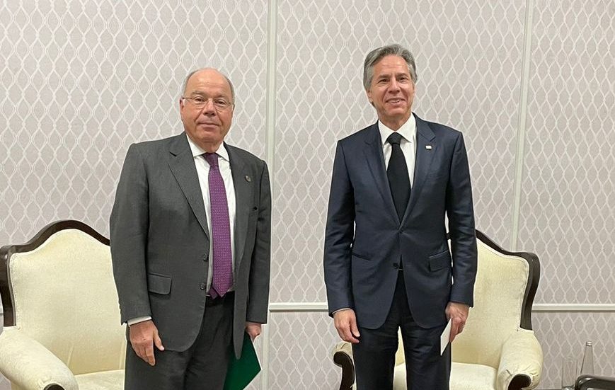 O chanceler brasileiro, Mauro Vieira (esq.) e o Secretário de Estado os Estados Unidos, Antony Blinken. 02/03/2023 -