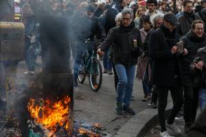 French Workers Hold Pension Reform Strikes rotesto contra os planos do governo de renovar o sistema de pensões