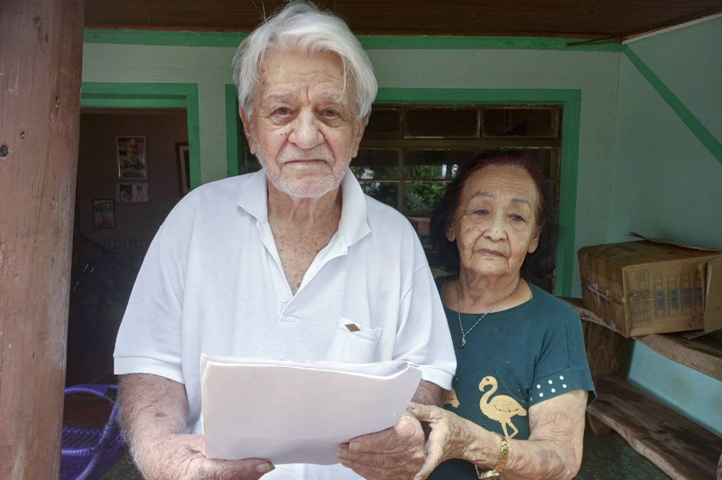 JOSÉ-RAUL-DAS-NEVES-COM-A-ESPOSA-copy.jpg REVOLTA - Os donos José Raul e Hissae: fazenda adquirida há mais de cinquenta anos