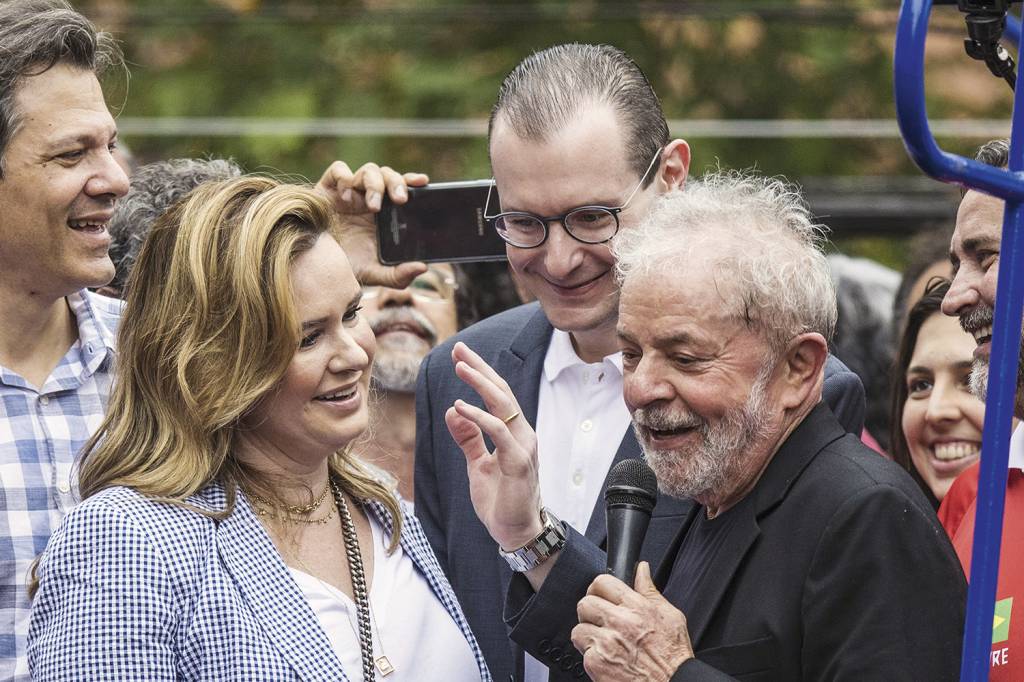 LULA-CRISTIANO-ZANIN-SAO-BERNARDO-CAMPO-2019-056.jpg DEFERIDO - Com Valeska, Haddad e Lula, em 2019: tese vencedora nos tribunais
