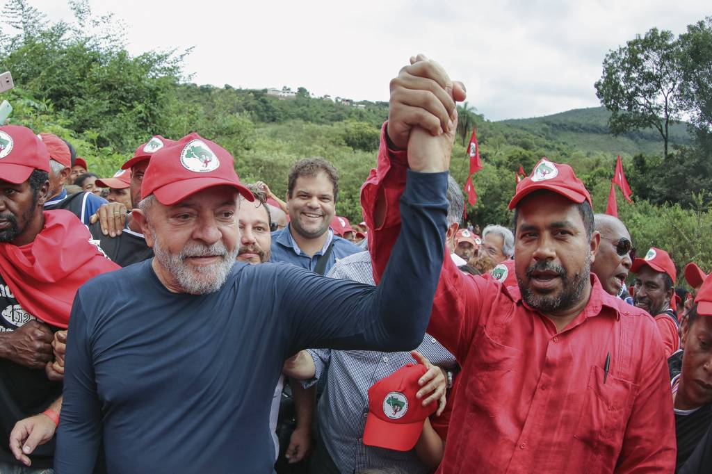 LULA-JOÃO-PAULO-RODRIGUES-MST-2018-02.jpg IRRITAÇÃO - Lula, sobre a invasão: “Mal começou o nosso governo e vocês vêm com essa bandalheira...”