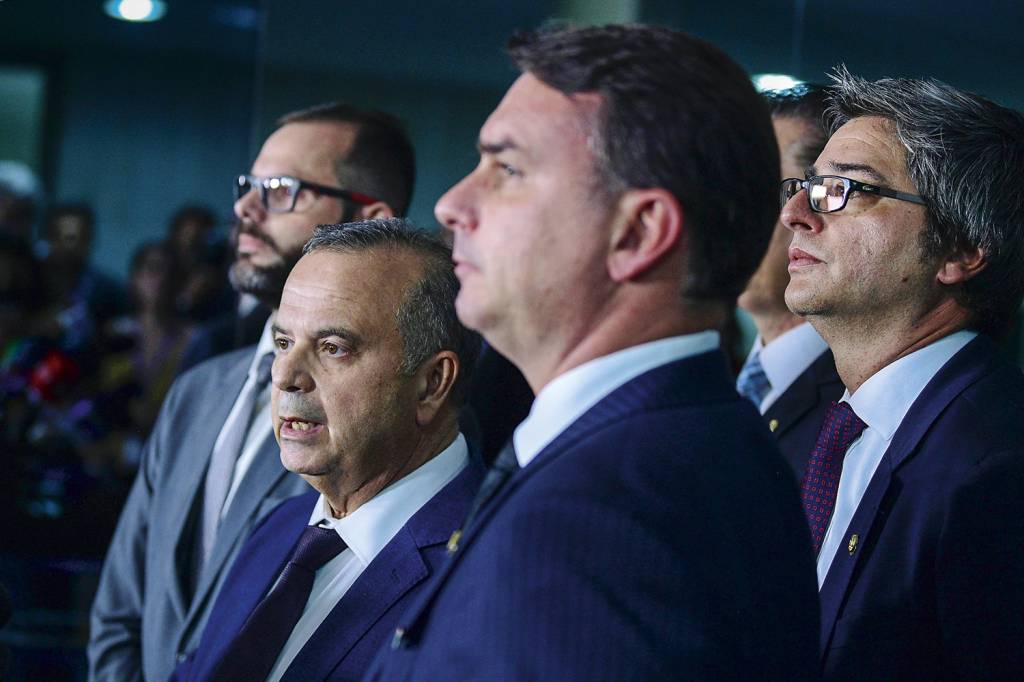 ROGERIO-MARINHO-CARLOS-BOLSONARO-2022-01.jpg NO SENADO - Parlamentares de oposição: derrota em tentativa de criar CPI