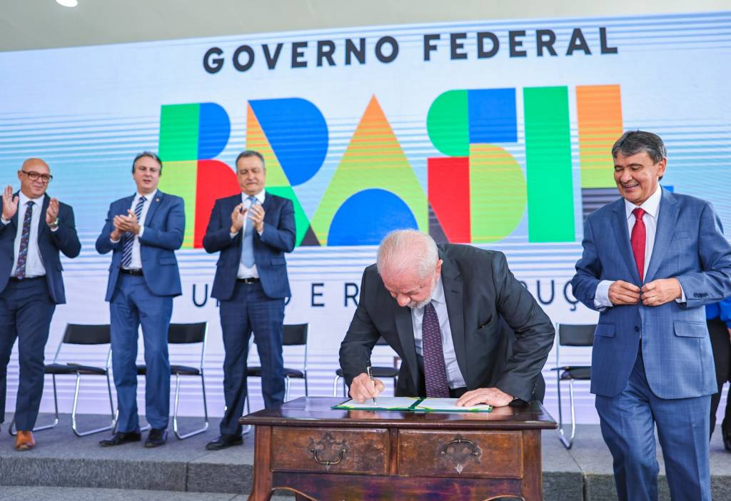 Deputado quer dobrar Bolsa Família para pessoas com deficiência