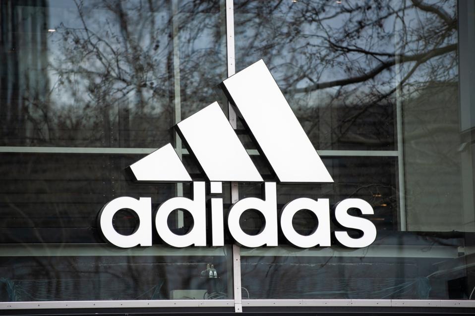 Adidas desiste de impedir movimento Black Lives Matter de usar 3 listras