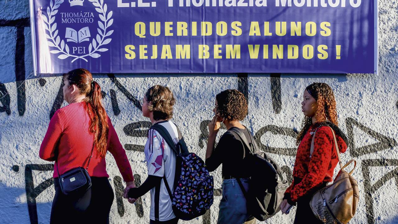 RECOMEÇO - Volta às aulas em escola de São Paulo: assassino homenageava atirador no Twitter