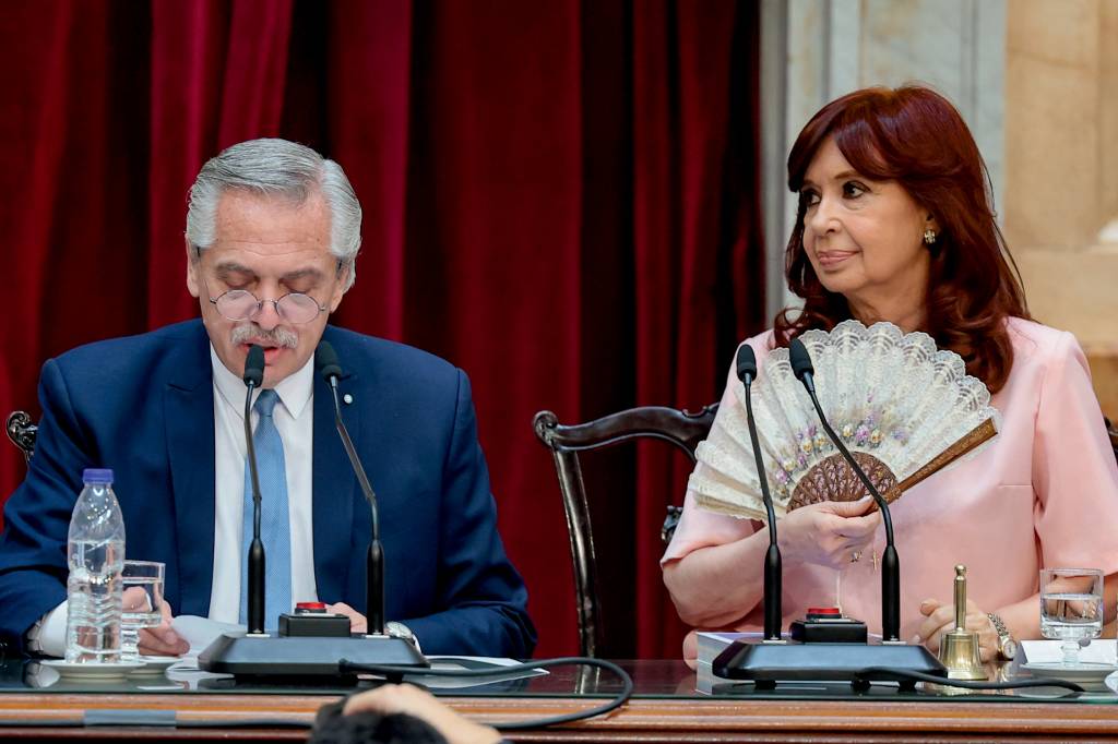 Alberto y Cristina Fernández se reencuentran en público tras nueve meses DEU TUDO ERRADO - Fernández e Kirchner: a chapa se desentendeu e esfriou