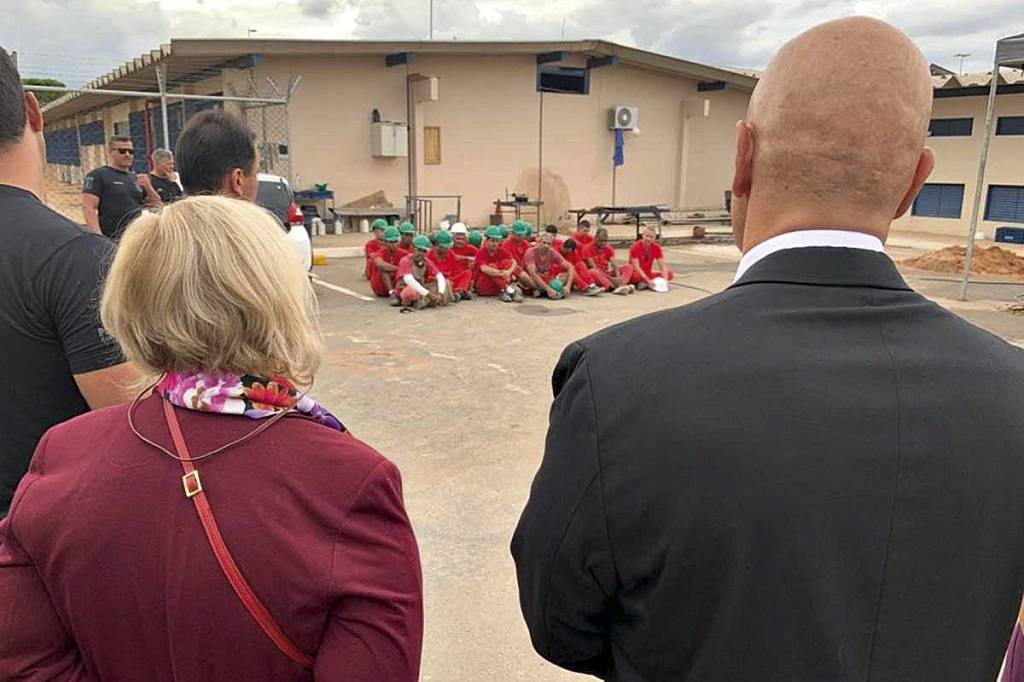 ALEXANDRE-MORAES-ROSA-WEBER-VISITA-PAPUDA-2023-67.jpeg INSPEÇÃO - Rosa Weber e Moraes na Papuda: presos criticam qualidade da comida e falta de camas e remédios