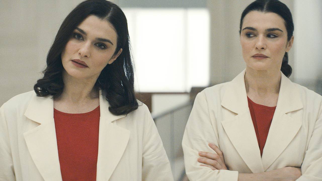 DOSE DUPLA - Rachel Weisz como as gêmeas da minissérie: remake de clássico com olhar feminino