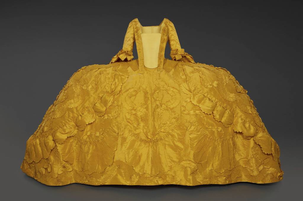 EXPOSICAO—CROWN-TO-COUTURE—geral-c.jpg FUROR - Três metros de diâmetro: para ocupar espaço