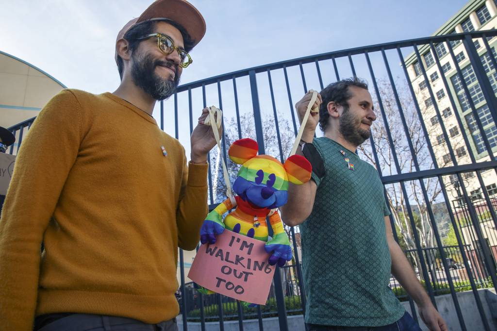 GettyImages-1239423934.jpg PRESSÃO - Protesto LGBT: funcionários exigem da Disney oposição a DeSantis