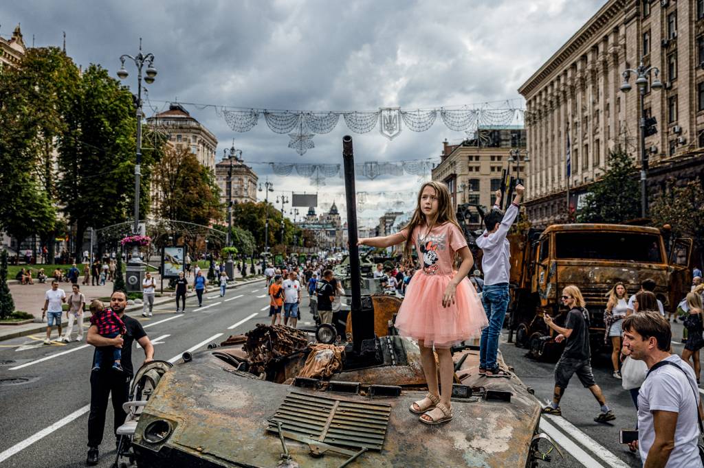 UKRAINE-RUSSIA-CONFLICT-WAR AO AR LIVRE - Nas ruas de Kiev: marcas da guerra formam museu a céu aberto