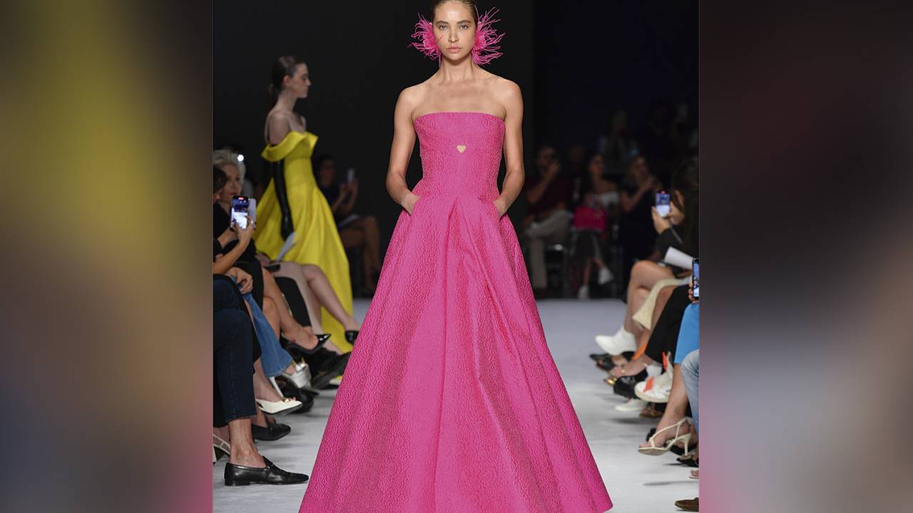 VOLUME - Desfile de Reinaldo Lourenço: lugar de destaque