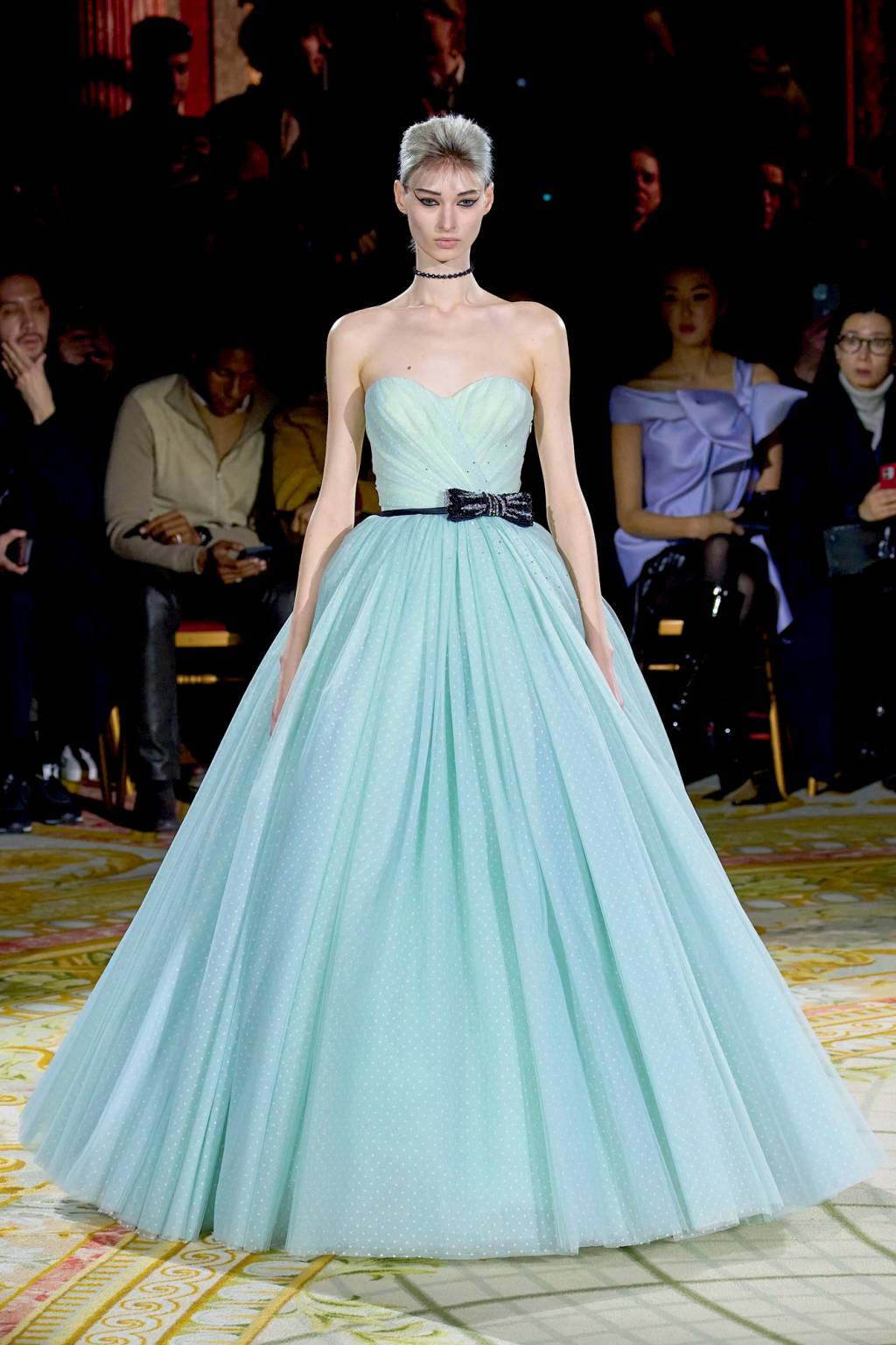 VIKTOR & ROLF-DESFILE-2023-01.jpg EXUBERÂNCIA - Alta-costura de Paris: dali para o resto do mundo