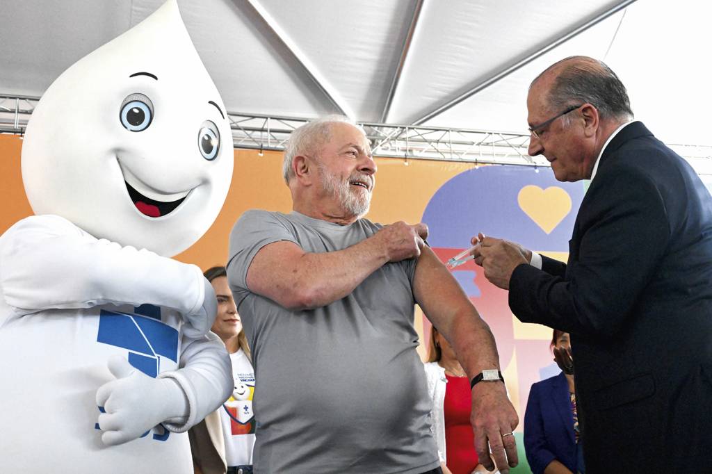 campanha-vacinao-contra-covid-19_52766191416_o.jpg PARCERIA - Ao vacinar Lula: o presidente hoje confia mais em seu vice do que em muitos companheiros do partido