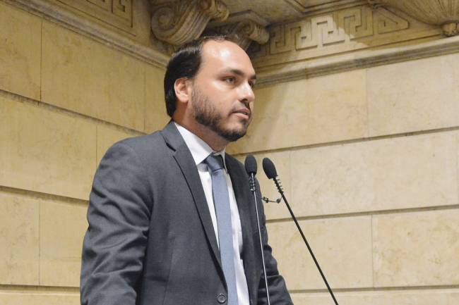 Carlos Bolsonaro está próximo de ser candidato pelo PL em Santa Catarina