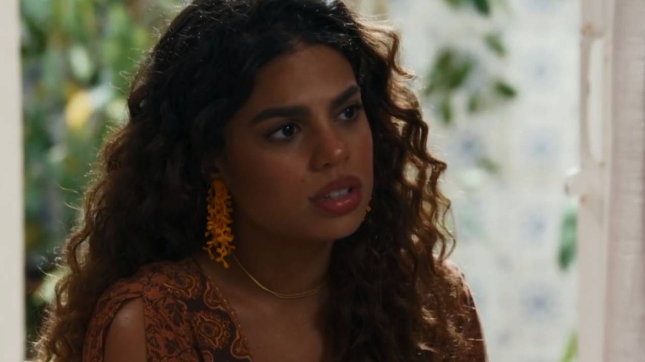 Clara Buarque como Bia em 'Travessia', novela das 9 da Globo