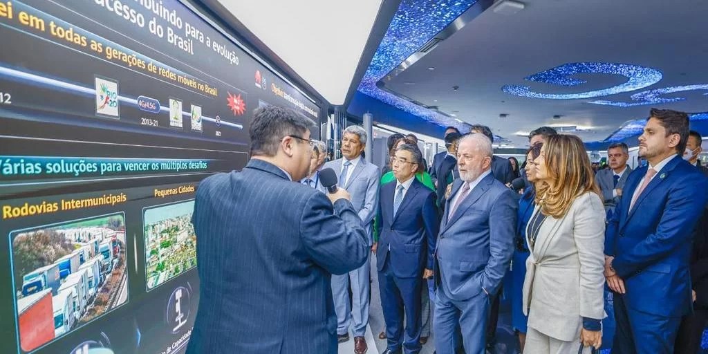 Lula se encontra com presidente da State Grid, Zhang Zhigang, durante viagem à China. 14/04/2023 -