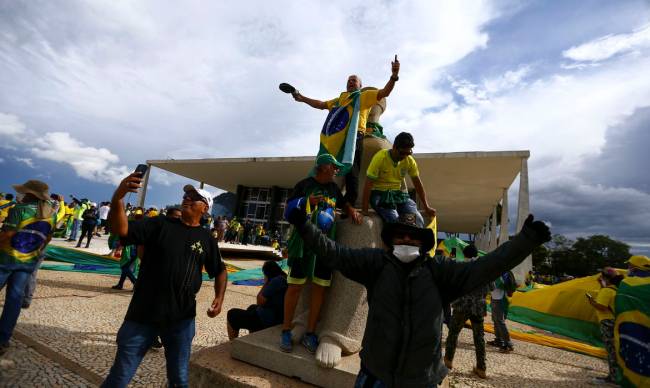 Golpistas invadem Congresso, STF e Palácio do Planalto no dia 8 de janeiro