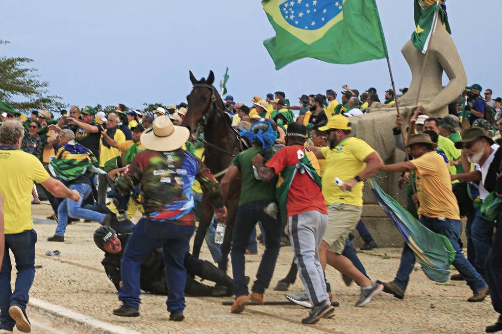 000_336P8VK.jpg EXTREMOS - Autoritarismo: a polarização política que marcou as eleições presidenciais ainda está longe de terminar