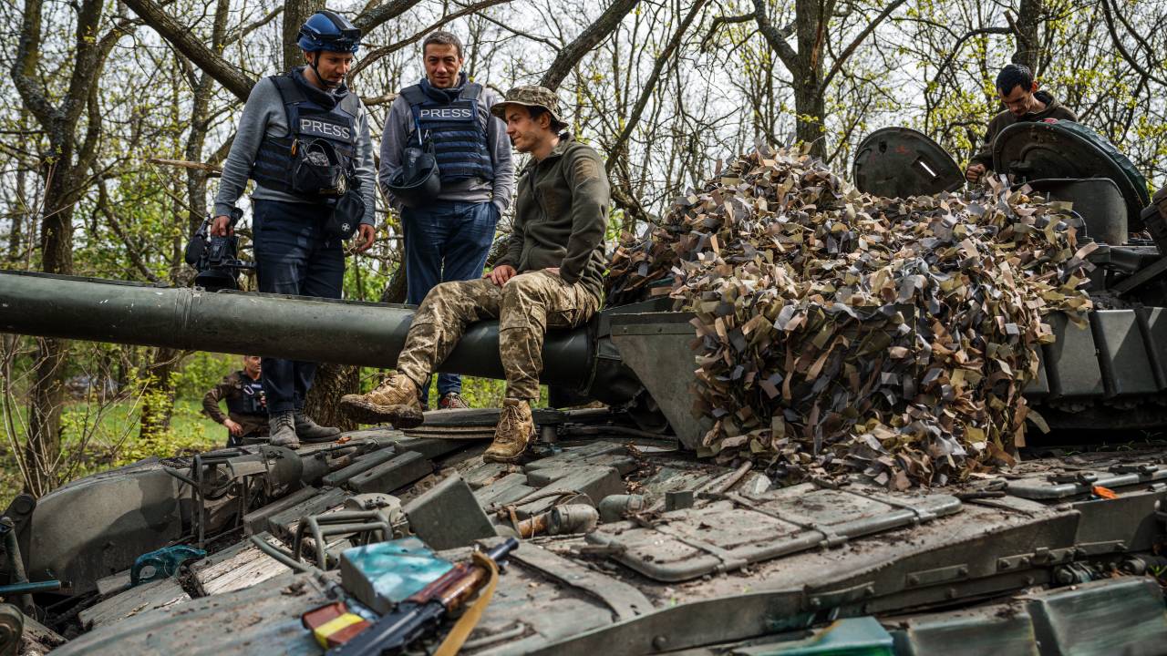AFP visual journalist Arman Soldin (L) and fixer Oleksiy Obolensky (C) chat with an Ukrainian soldier in Donbass region on April 29, 2022. Arman was killed by a rocket strike as he reported with AFP colleagues from Ukrainian positions in Chasiv Yar on May 9, 2023. Arman, who was 32 and born in Bosnia, began his career as an AFP intern in the Rome bureau before moving to London in 2015. He was formally appointed as Ukraine video coordinator for AFP based in Kyiv in September 2022. Arman's death is a terrible reminder of the risks and dangers of covering this war. Our thoughts tonight are with his family and friends, and with all AFP people on the ground in Ukraine. (Photo by Dimitar DILKOFF / AFP)