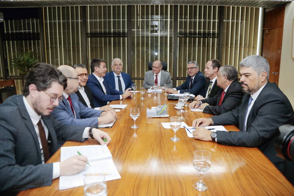 ALEXANDRE-PADILHA-e-GERALDO-ALCKMIN—REUNIAO-PSB-2023-5-m.jpg DESARTICULAÇÃO - Padilha: acordos são celebrados, mas não são cumpridos