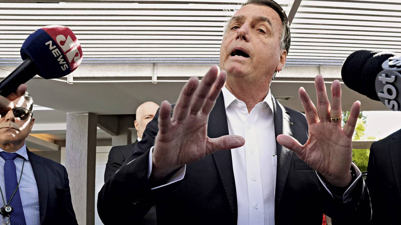 FOI SÓ O COMEÇO - Bolsonaro: o ex-presidente vai enfrentar dezesseis ações que pedem sua inelegibilidade no Tribunal Superior Eleitoral