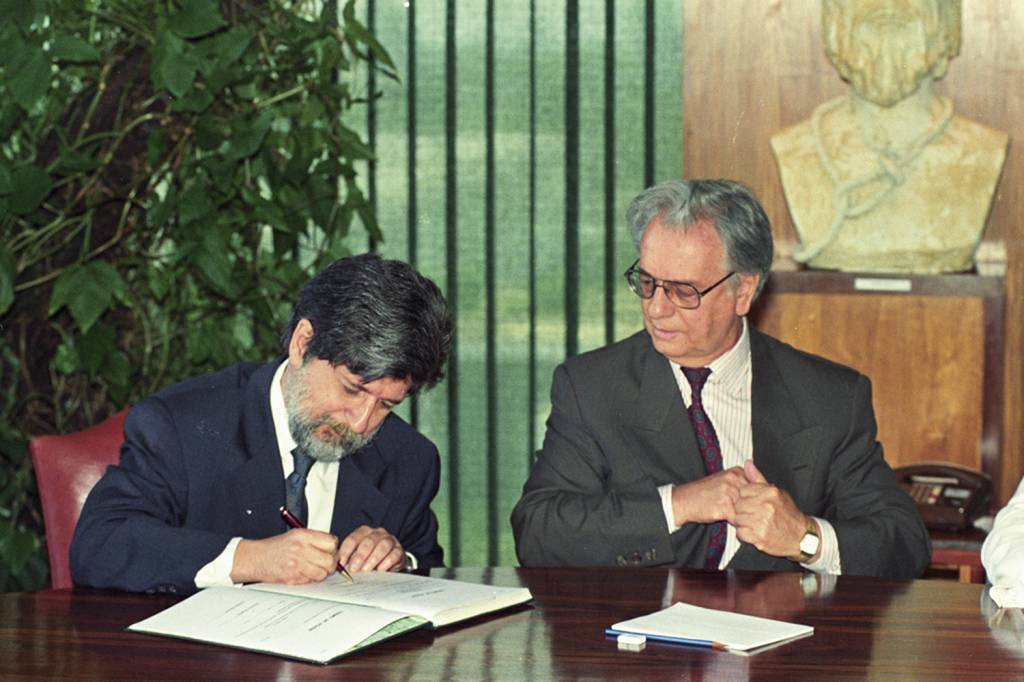 CELSO-AMORIM-ITAMAR-FRANCO-1993-01.jpeg TROCA - Com Itamar Franco (à dir.): na época, também chanceler, era do PMDB
