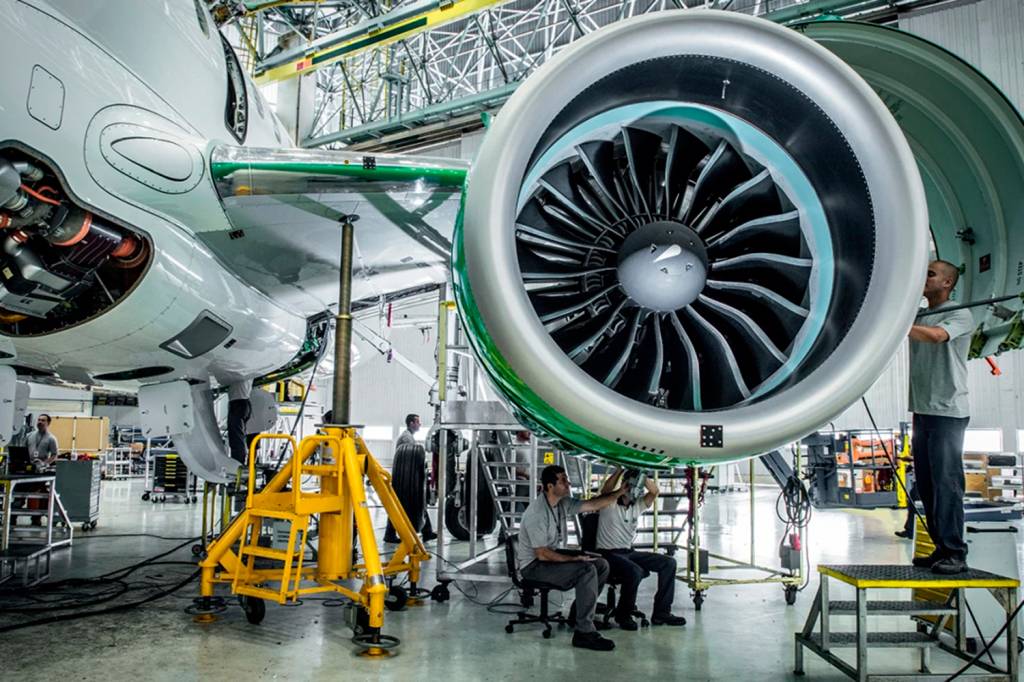 Metalúrgicos da Embraer entram em greve em São José dos Campos