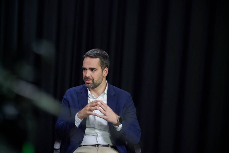 O governador do Rio Grande Do Sul, Eduardo Leite, durante a gravação do programa Amarelas On Air, de Veja