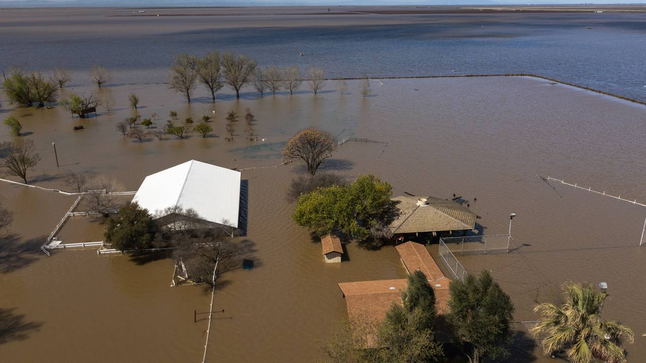 INUNDAÇÃO - Tulare Lake: as chuvas torrenciais fizeram até o lago ressurgir