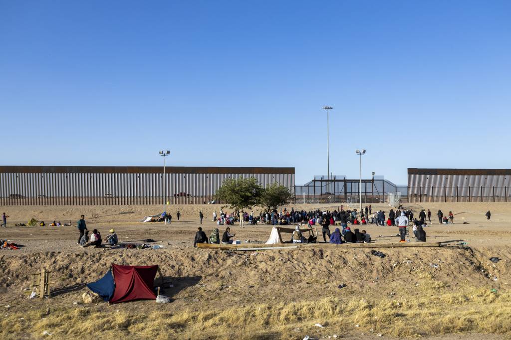 Biden vai enviar 1.500 soldados para reforçar fronteira entre EUA e México