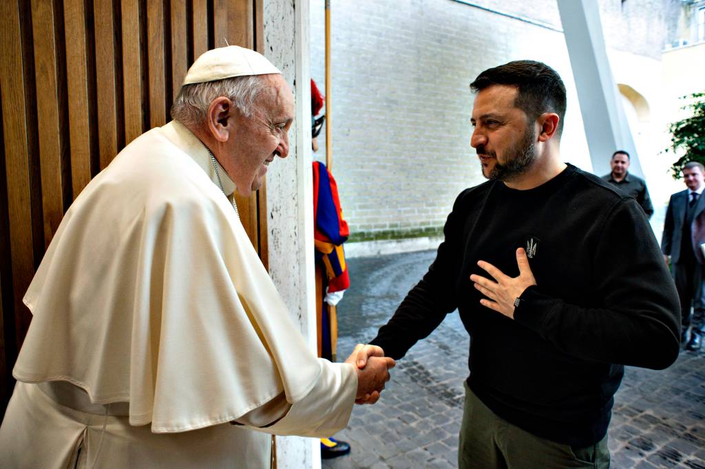 Pope Francis Meets Ukrainian President Zelensky VATICAN CITY, VATICAN - MAY 13: (EDITOR NOTE: STRICTLY EDITORIAL USE ONLY - NO MERCHANDISING) Pope Francis meets with Ukrainian President Volodymyr Zelensky at the Studio of Paul VI Hall on May 13, 2023 in Vatican City, Vatican. (Photo by Vatican Media via Vatican Pool/Getty Images)