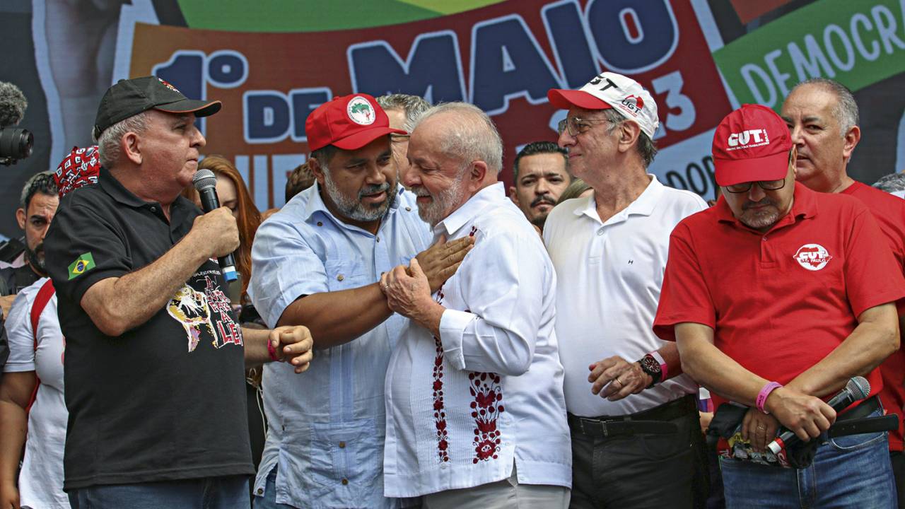 ALIANÇA - Lula com o MST: o PT trabalha para proteger o grupo na comissão que será aberta na Câmara