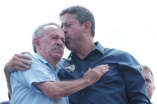 O ex-senador Benedito de Lira (PP-AL) e o presidente da Câmara, Arthur Lira (PP-AL)