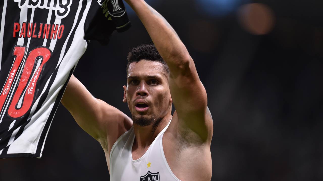 AMDEP1729. BELO HORIZONTE (BRASIL), 23/05/2023.- Paulinho de Mineiro celebra su gol hoy, en un partido de la fase de grupos la Copa Libertadores entre Atlético Mineiro y Athletico Paranaense en el estadio Minerao en Belo Horizonte (Brasil). EFE/ Yuri Edmundo