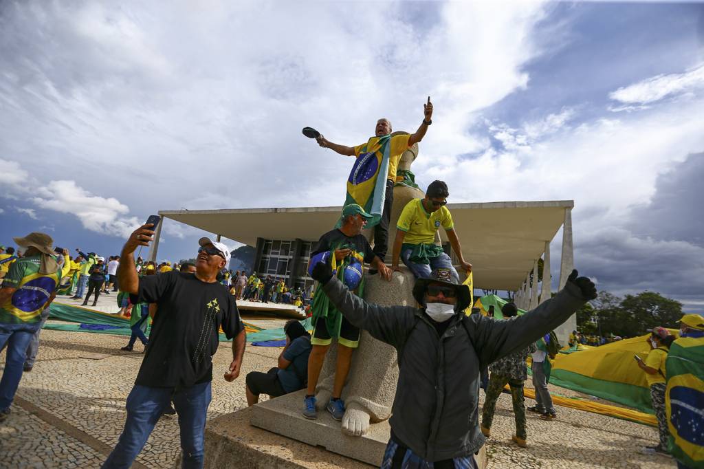 manifestacao_mcamgo_abr_080120231818-11.jpg GOLPISMO - 8 de Janeiro: intenção de Bolsonaro é se afastar dos atos vândalos