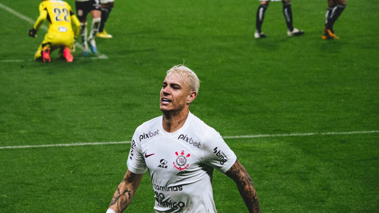 Róger Guedes fez um golaço contra o Atlético-MG e o Corinthians, nos pênaltis, avançou na Copa do Brasil