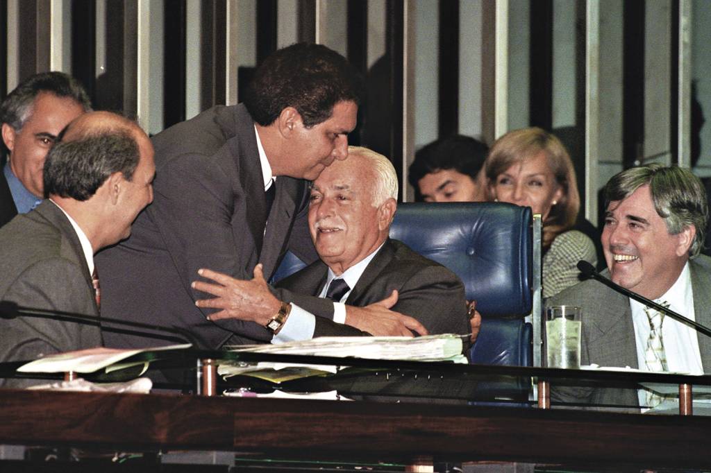 ACM-ANTONIO-CARLOS-MAGALHAES-11-(8).jpg EMBATE - Jader e ACM: os dois caciques acabaram renunciando