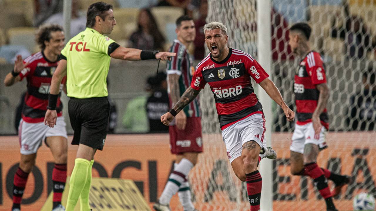 O meia Arrascaeta, do Flamengo, foi um dos destaques da vitória sobre o FLu, que garantiu o Rubro-negro nas quartas da Copa do Brasil -