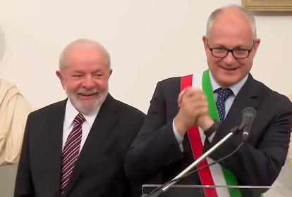 O presidente Lula (esq.) faz coletiva de imprensa com o amigo pessoal Roberto Gualtieri, prefeito de Roma, durante viagem à Itália. 21/06/2023 -