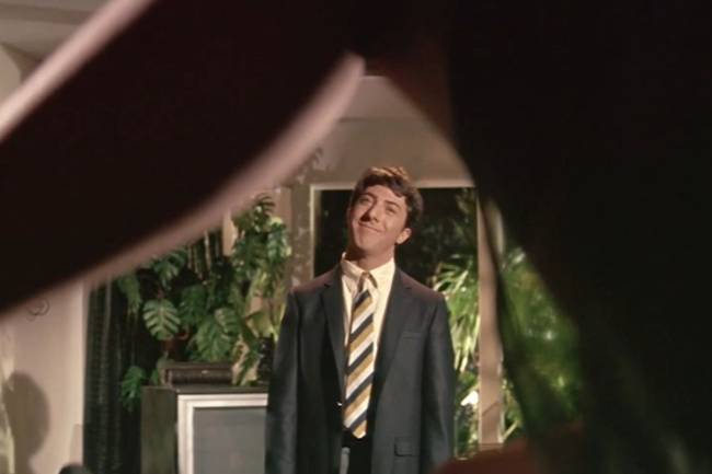 Design sem nome (21) Dustin Hoffman sob as pernas de Anne Bancroft em 'A Primeira Noite de um Homem'