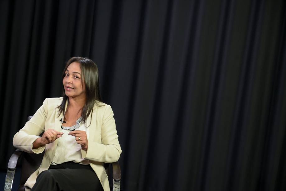 A senadora Eliziane Gama durante entrevista ao programa Amarelas On Air, de Veja