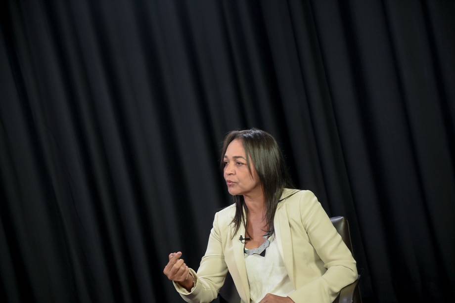 A senadora Eliziane Gama durante entrevista ao programa Amarelas On Air, de Veja